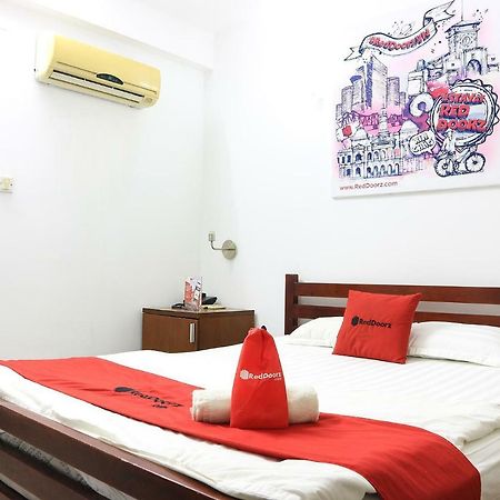 Отель Reddoorz Near Gia Dinh International Hospital Хошимин Экстерьер фото