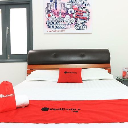 Отель Reddoorz Near Gia Dinh International Hospital Хошимин Экстерьер фото