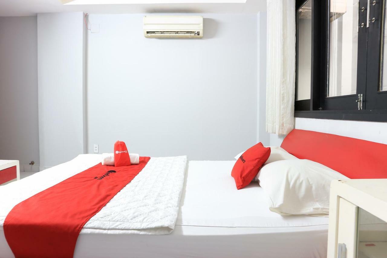 Отель Reddoorz Near Gia Dinh International Hospital Хошимин Экстерьер фото