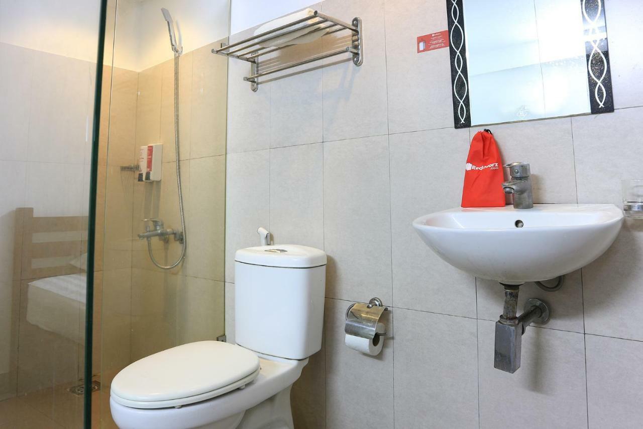 Отель Reddoorz Near Gia Dinh International Hospital Хошимин Экстерьер фото