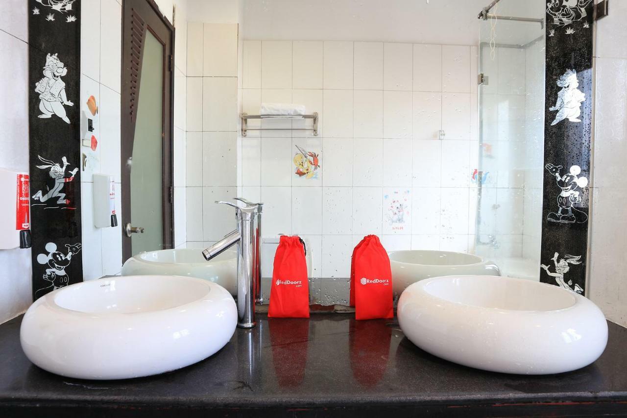 Отель Reddoorz Near Gia Dinh International Hospital Хошимин Экстерьер фото