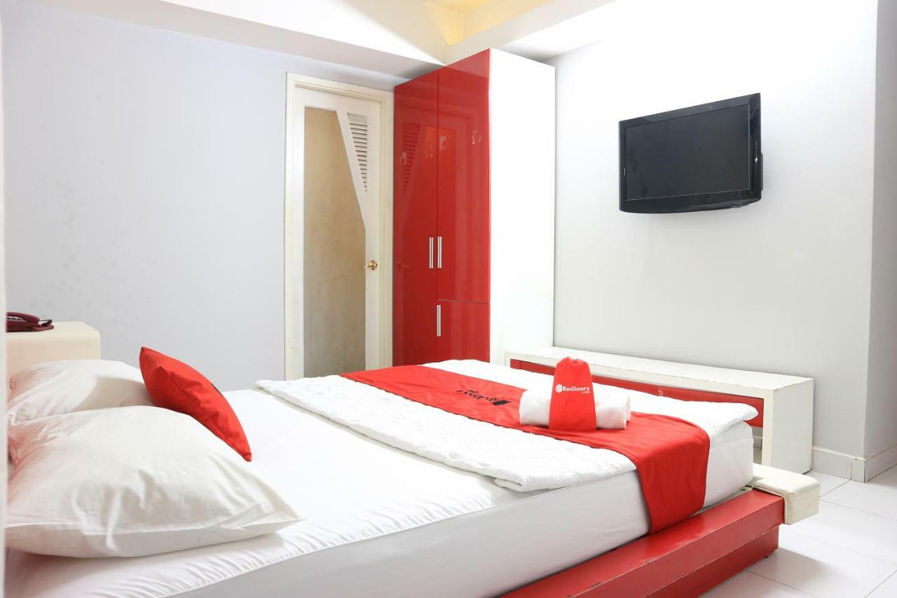 Отель Reddoorz Near Gia Dinh International Hospital Хошимин Экстерьер фото